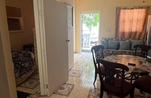 Venetian Road Settlement Apartment | Steps Away from Adventure -2bedroom & 1 Bath