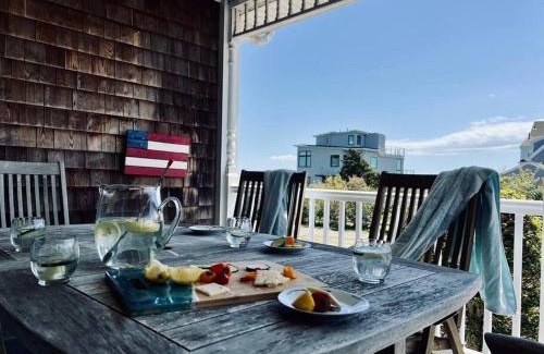 West Yarmouth House | Steps away from Lewis Bay