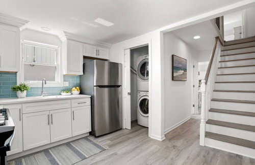 Fairfield House | Steps away from the beach -updated 4bd/2 bath beach house with guest house
