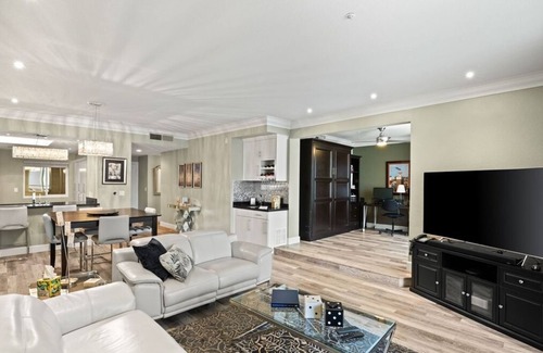 Las Vegas Condo | Steps away from The Fabulous Las Vegas Strip- Sleeps 6, Pool 30 night minimum!