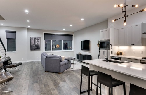 Dahlman House | Steps from Downtown Omaha! Rooftop firepit & luxury accommodations