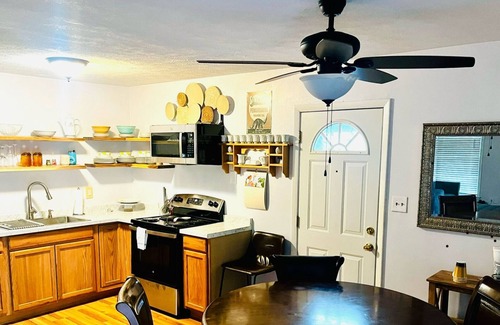 Fayetteville House | STEPS from FSU campus; just miles from I-95, I-295, Ft.Bragg & Downtown