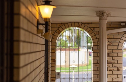 Robertson House | Steps from Mall! Super Convenient 3BR Cozy House