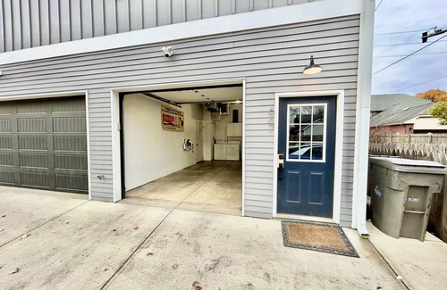 Chatham-Arch Apartment | Steps from Mass Ave & Bottleworks + Garage parking