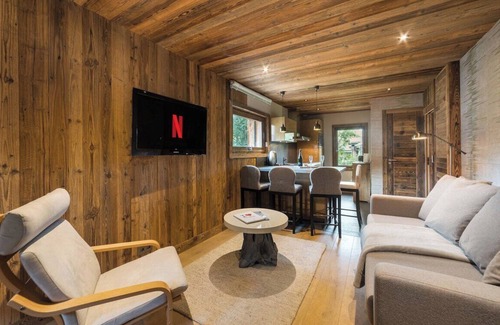 Le Planellet Apartment | Steps from Megève Rink & Chamois Gondolas