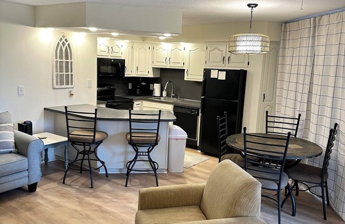 Ocean Drive Condo | Steps from the Sand - 3 bedroom condo in a quiet community with a pool at NMB