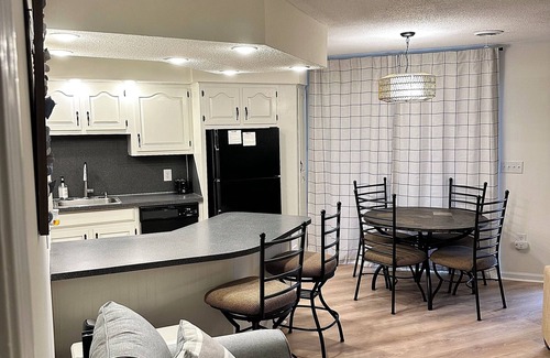 Ocean Drive Condo | Steps from the Sand - 3 bedroom condo in a quiet community with a pool at NMB