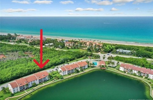 Jensen Beach Condo | Steps from the beach! Spacious 2-bedroom condo in wonderful Jensen Beach