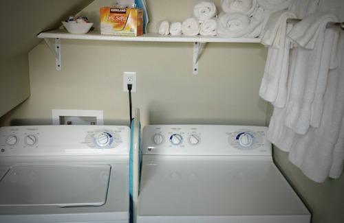 Ocean Shores Cottage | Steps From The Beach & Pet Friendly- NO MINIMUM STAY!