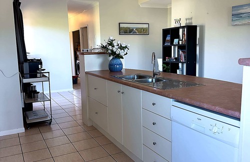 North Ward Apartment | Steps from The Strand 2BR & 2BA Riveria Retreat, Pool & Castle Hill Views
