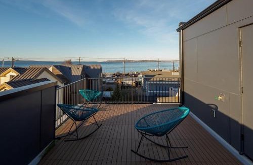 Alki House | Steps to Alki Beach with Water Views Rooftop deck