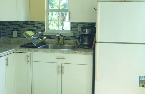 Pass-a-Grille Cottage | Steps to Beach+bikes VaCay getaway on PaG island