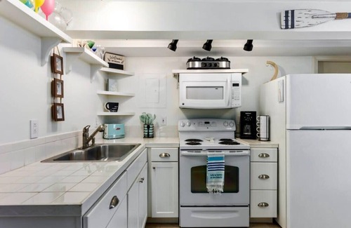 Salisbury Beach Apartment | Steps to Beach | Cozy 1BR | A/C + Parking