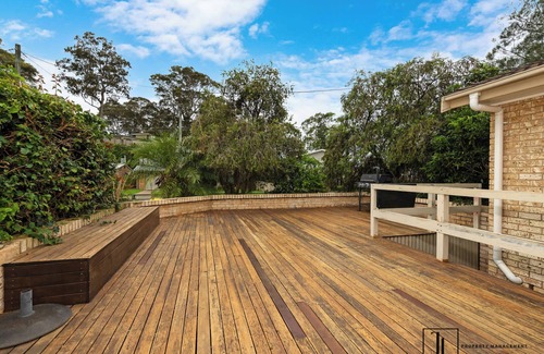 Surfside House | Steps to Beach & Local Shops | Myamba Sands