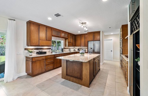 Singer Island House | Steps to beach! Luxe stay/Chef's kitchen & Lanai