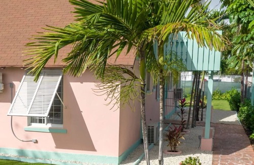 Nassau House | Steps to BEACH & Near BAHA MAR - Cozy 3bd Villa #1