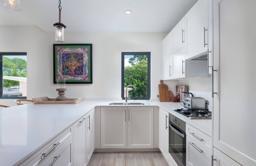 Reeds Bay House | Steps to Beach, Pool, Free Beach Club Access, Ocean/Sunset Views & Spacious!