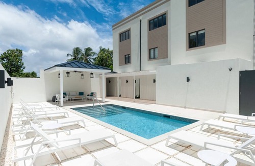 Reeds Bay House | Steps to Beach, Pool, Free Beach Club Access, Ocean/Sunset Views & Spacious!
