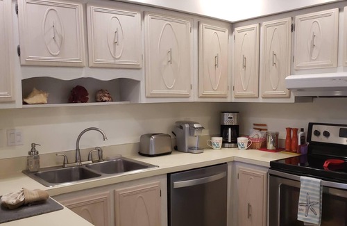 St. Augustine Beach Villa | STEPS TO BEACH!POOLS,TENNIS,2BR/2BA VILLA,CLEAN,QUIET,WIFI 5STAR REVIEWS!