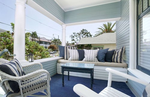 Ocean Park House | Steps to Beach! Santa Monica/Venice Beach House. Large yard.