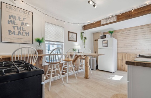 Hampton House | Steps to Beach | Updated Kitchen | Pat's Porch