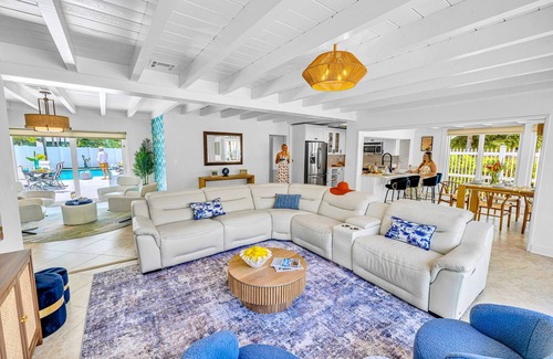 Lauderdale Beach House | Steps to Beach / Heated Pool / Kiwi Key / Residences