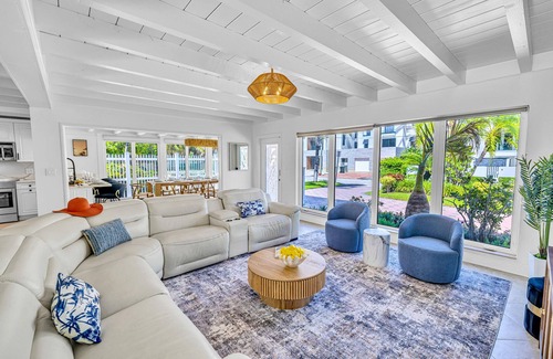 Lauderdale Beach House | Steps to Beach / Heated Pool / Kiwi Key / Residences