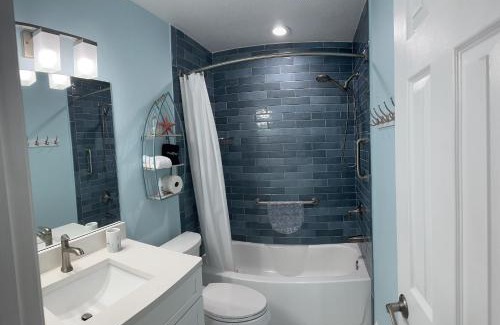 Belle Vista Apartment | Steps to beach with No Resort Fees and FREE parking 2
