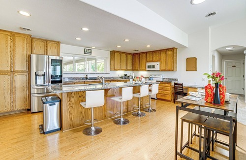 Lakeport House | Steps to Clear Lake: Hot Tub Haven in NorCal!