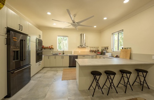 Green Turtle Cay House | Steps to Cocoa Bay & hand feeding wild turtles and rays ,