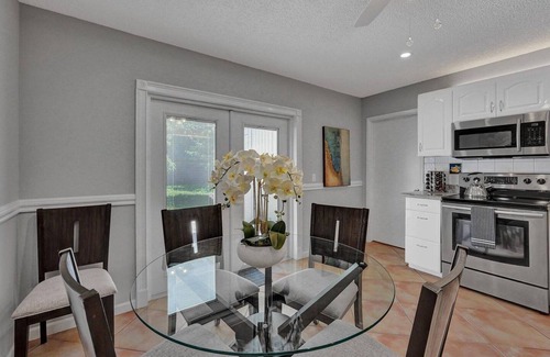 Hollywood Apartment | Steps to Hardrock! Managed by BNR Vacation Rentals
