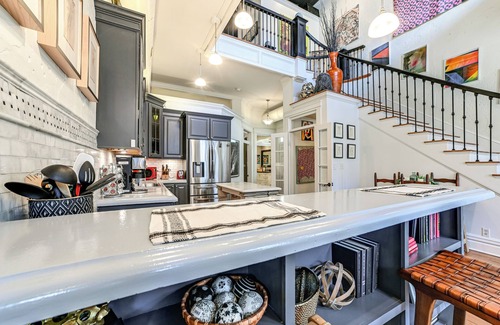 Paducah Condo | Steps to Historic Riverfront: Chic Dtwn Condo!