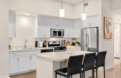 Irvine Apartment | Steps to Irvine Spectrum, 2Bd/2Ba that can sleep up to 7! Pool/Gym/Hot Tub