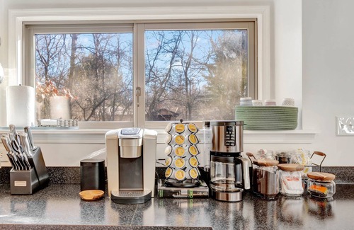 Briar Crest Woods House | Steps to lake beach, Solo Stove, Games, Coffee, Roku