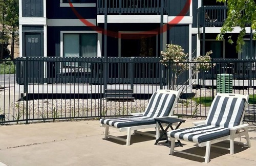 Boulder Bay Condo | Steps to Lake. Close to Village and Spa. Pool/Spa