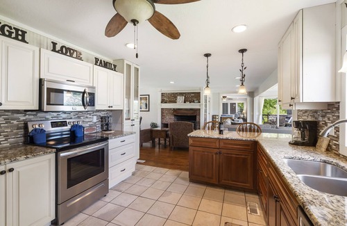 Big Cedars House | Steps to Lake-Dog Friendly- Best view of Lake- Hot Tub- Pool table