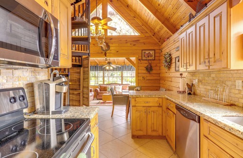 Okeechobee Cabin | Steps to Lake Okeechobee: Cabin w/Pool Access!
