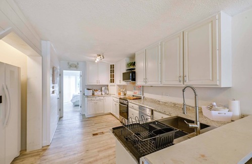 Dewey Beach Condo | Steps to Rehoboth Bay Marina! Condo w/ Pool Access