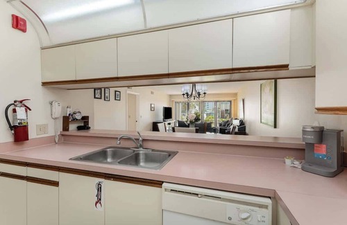 Cocoa Beach Condo | Steps to Sand! Ground-Floor 2BR by Pool