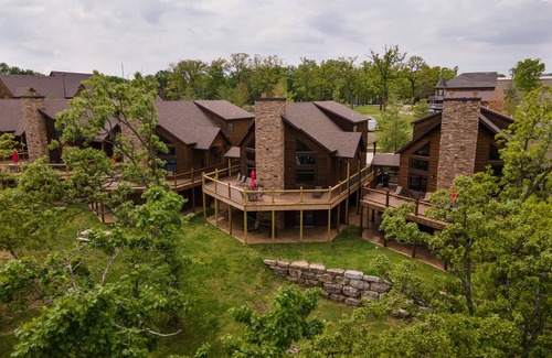Branson House | Steps to Table Rock w Stunning Views- Cmty Pool-Firepit-Pool Table-Free Sdc Tickets