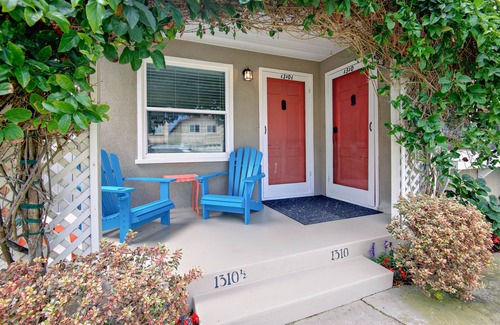 Old Towne House | Steps to the beach and 4 Blocks to Main St. and the pier