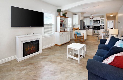 Old Towne House | Steps to the beach and 4 blocks from Main St. and the Pier