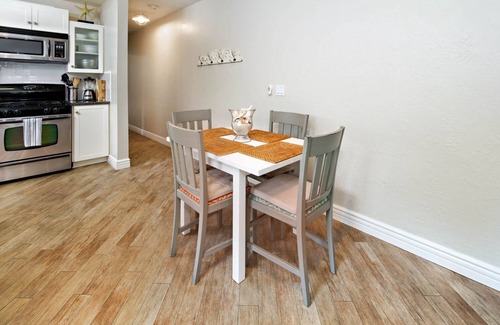 Old Towne House | Steps to the beach and 4 blocks from Main St. and the Pier