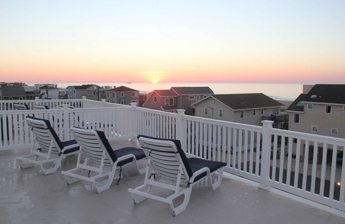 Ship Bottom House | Steps to the Beach - HEATED POOL, Elevator, AMAZING Rooftop Views! NEW, Modern!