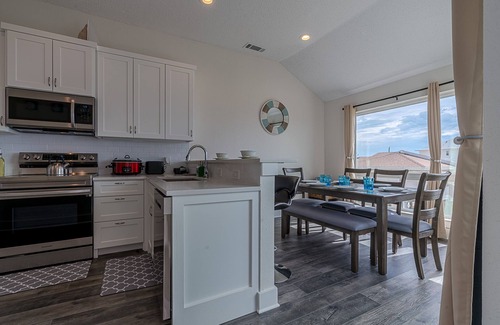 Galveston House | Steps to the beach - New remodeled townhome - Ocean view