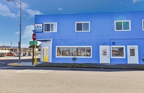 Crescent City Condo | Steps to the Pacific Ocean! Fully Remodeled.