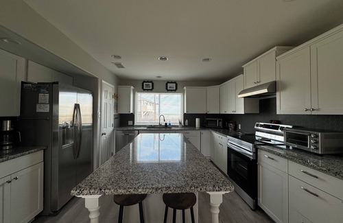 Portland House | Steps to water! 3 BD, 3 Ba, Pets OK, fenced. Remote work, Kitesurfing, Birding!