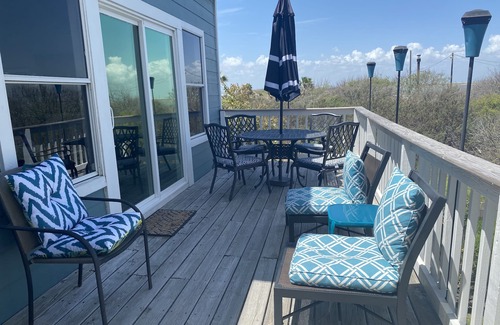 Portland House | Steps to water! 3 BD, 3 Ba, Pets OK, fenced. Remote work, Kitesurfing, Birding!