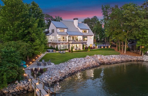 Mayhew House | Sterling on Strawpocket w/Optional Boat Rental