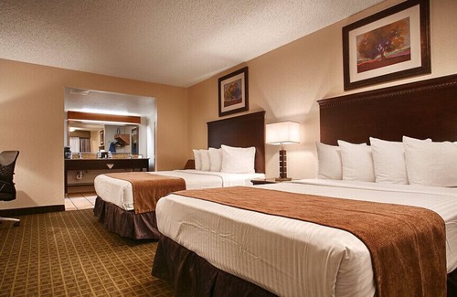 Carlsbad Hotel | Stevens Inn a Howard Johnson by Wyndham